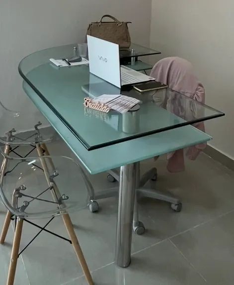 Mesa para atendimento de vidro com gaveteiro em madeira   - Foto 4