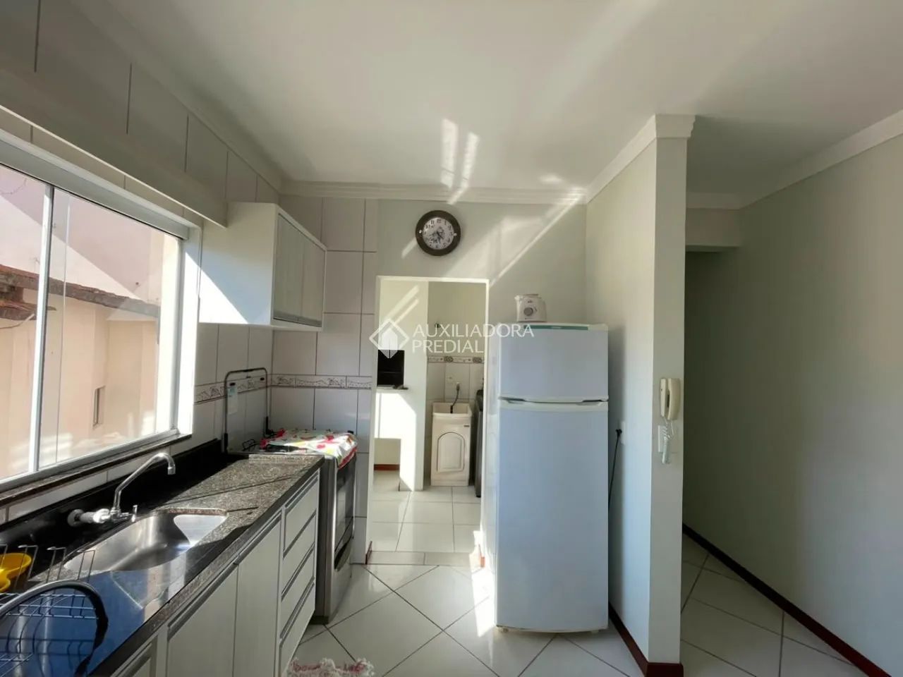 Apartamento mobiliado com 2 dormitórios, suíte e churrasqueira nos Ingleses - Foto 4