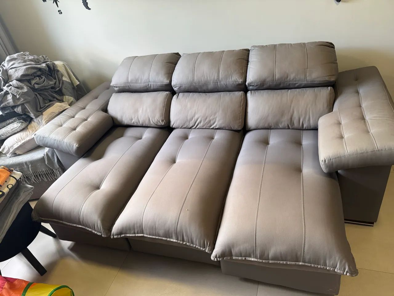 Sofá três lugares retrátil e reclinável. - Foto 4