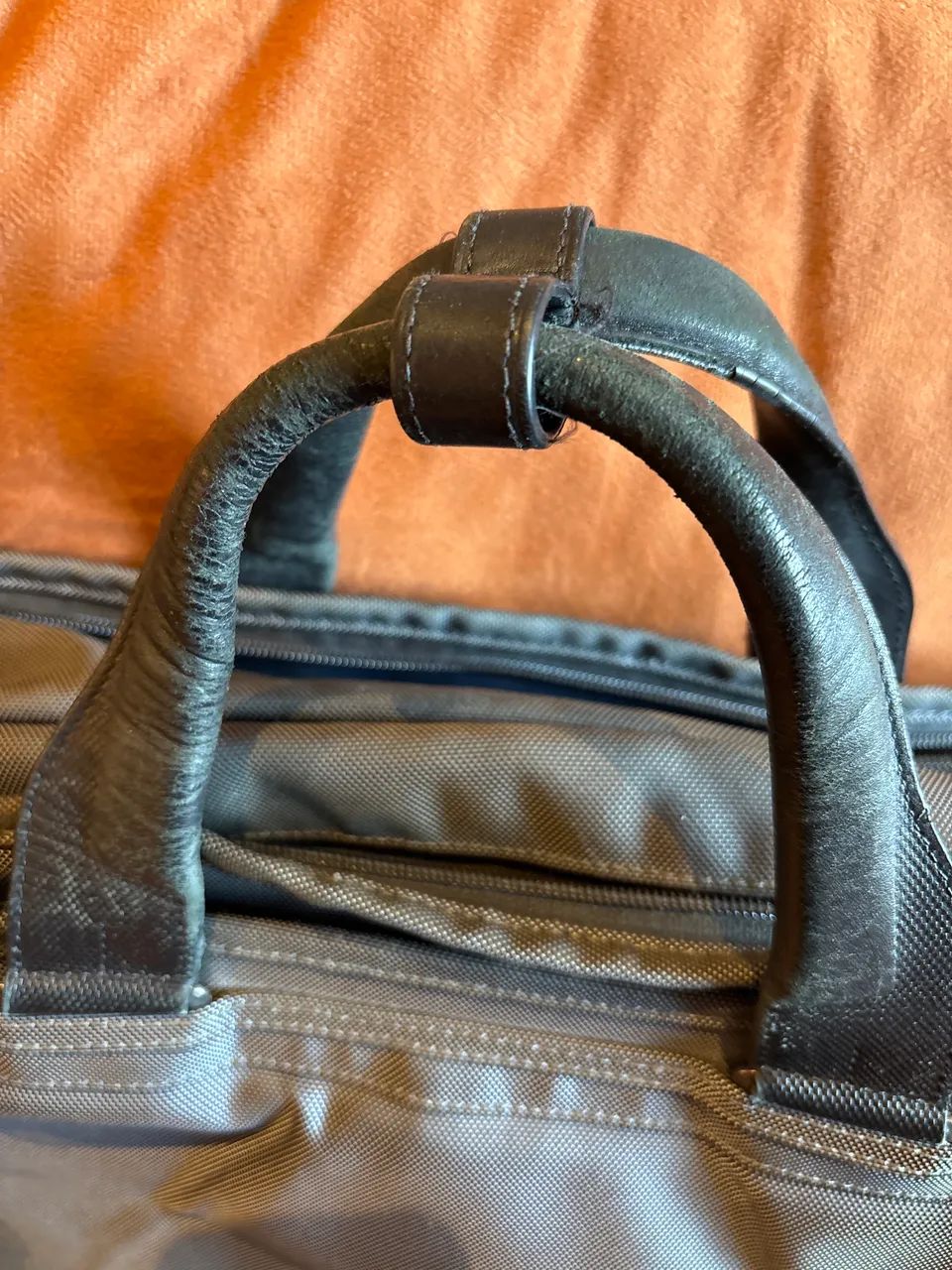 Mochila Executiva TUMI Original para Notebook - Cinza Grafite - Bom  Estado - Foto 5
