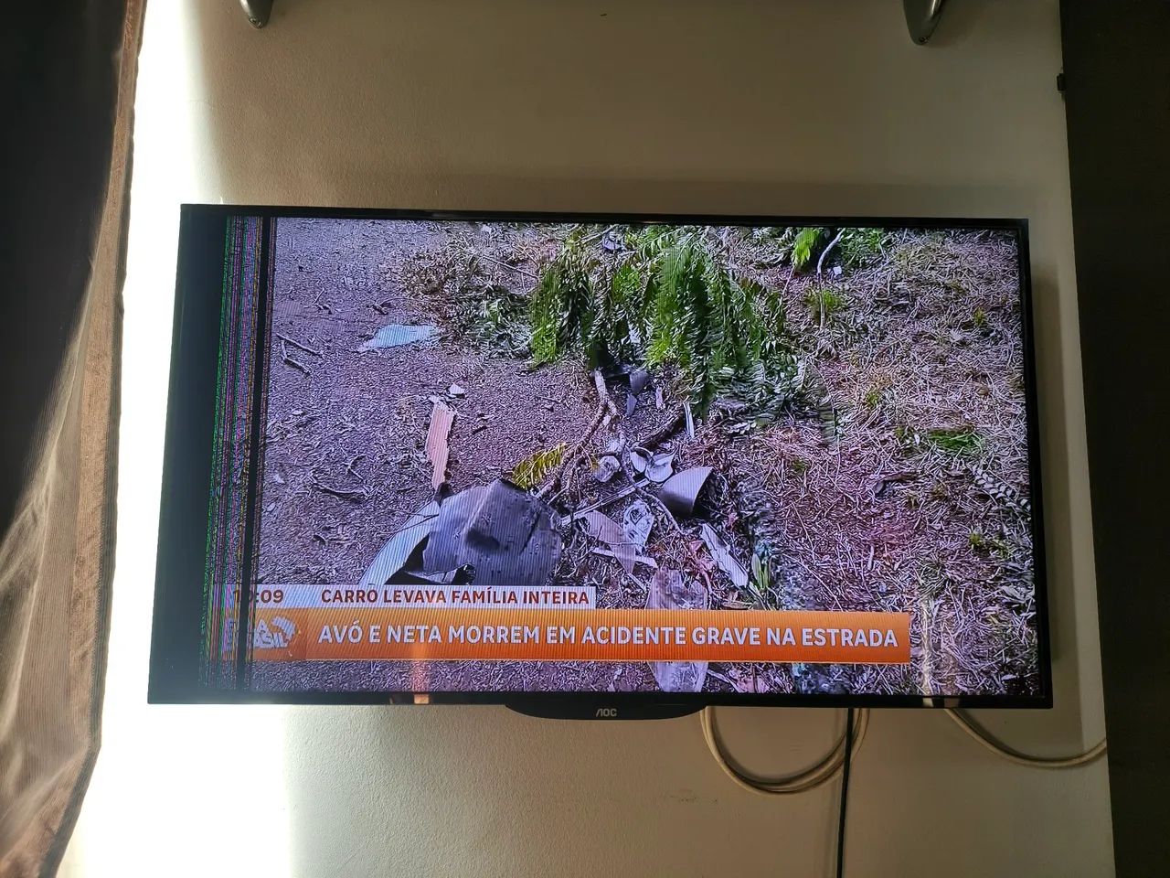 TV AOC 40 polegadas com listra na tela - Foto 2