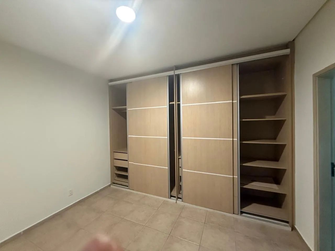 Guarda-roupa Planejado Grande (Amadeirado) - Foto 3