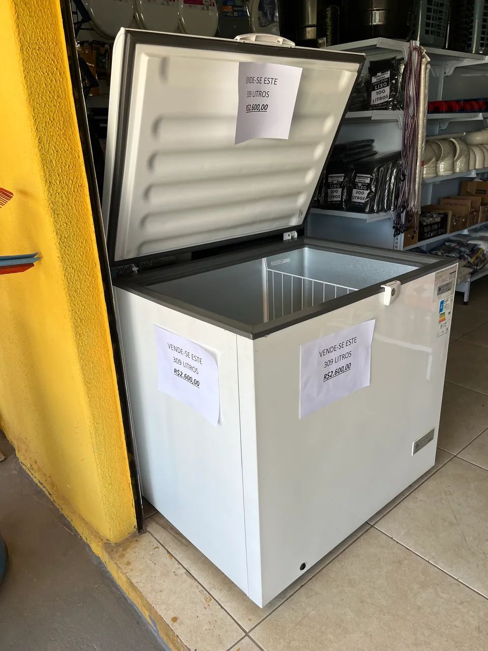 Vende-se Freezer 309 litros 