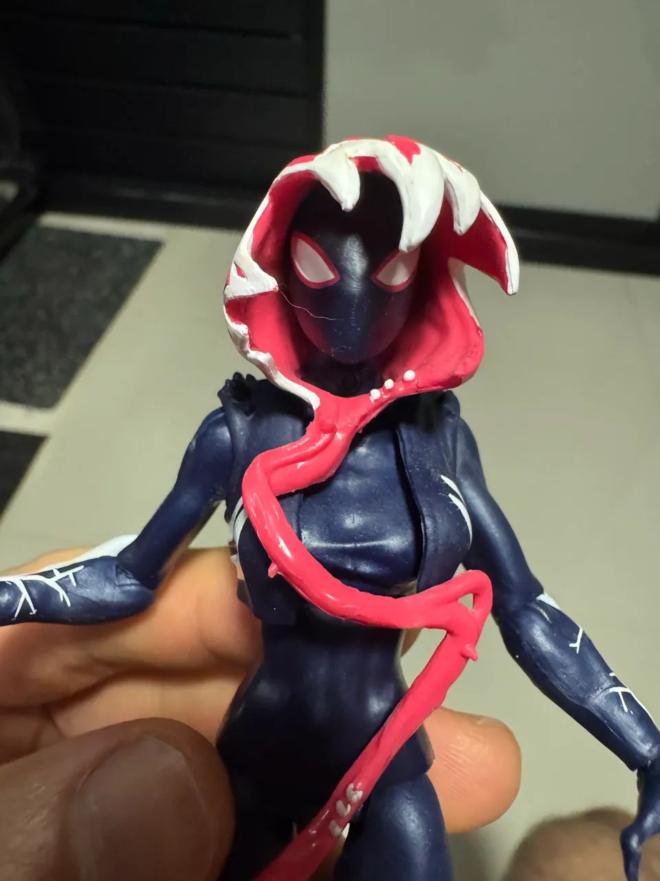 Marvel Legends Gwenom (Ghost-Spider Venomizada) - Foto 3