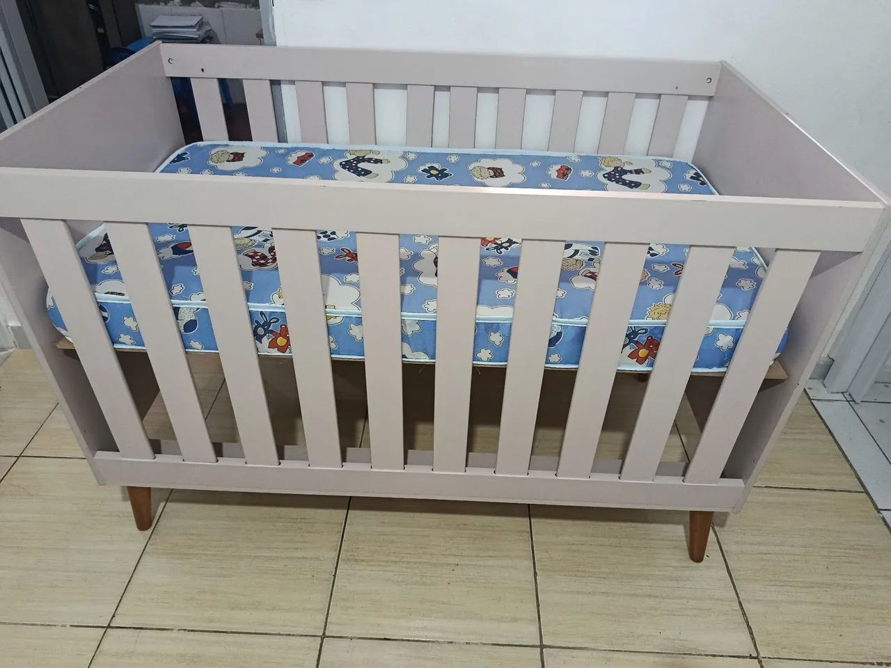 Berço pé palito com colchão  - Foto 2