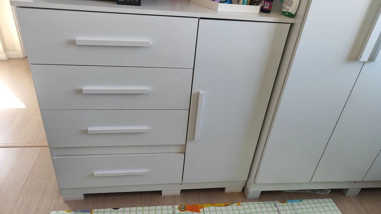 Cômoda branca 