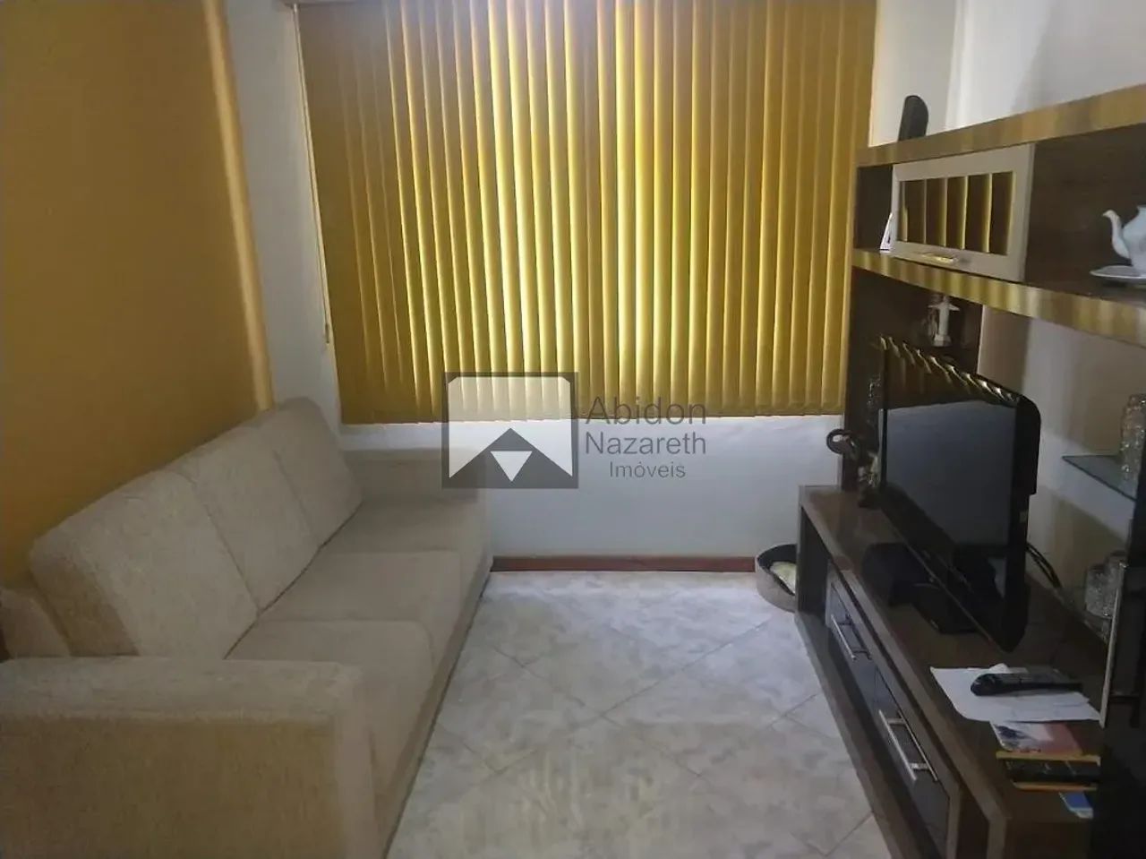 Apartamento 2 quartos, sem vaga de garagem, com lances de escadas.