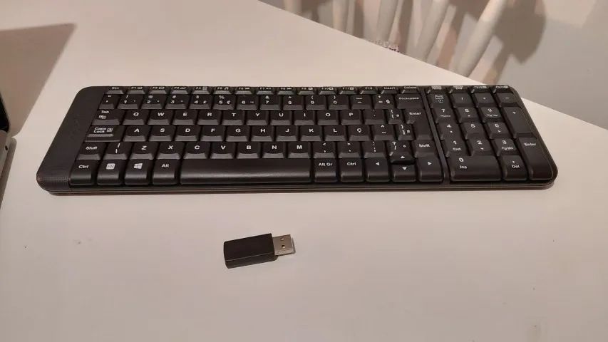 Teclado Logitech Sem Fio (ABNT2, com receptor USB)