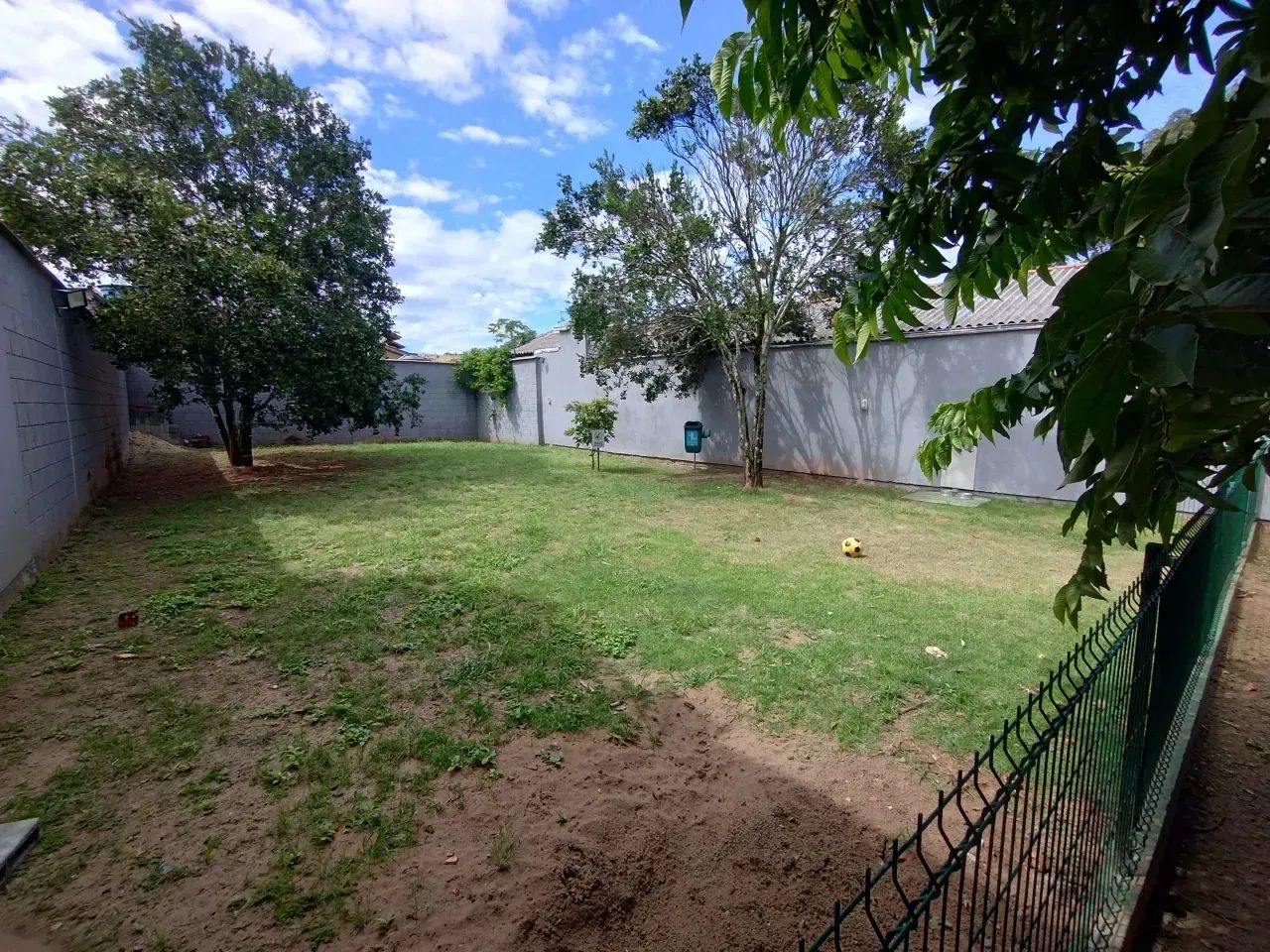 Casa em Condomínio Fechado com 3 Quartos, Suíte e Amplo Quintal - Foto 2