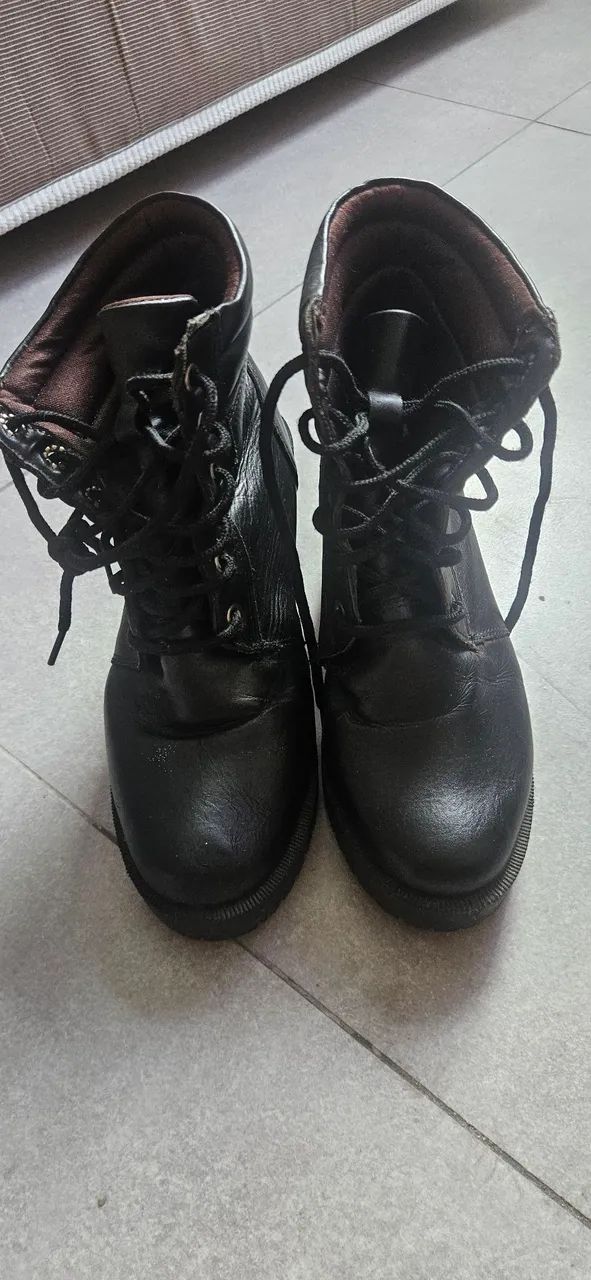 Bota couro tratorada