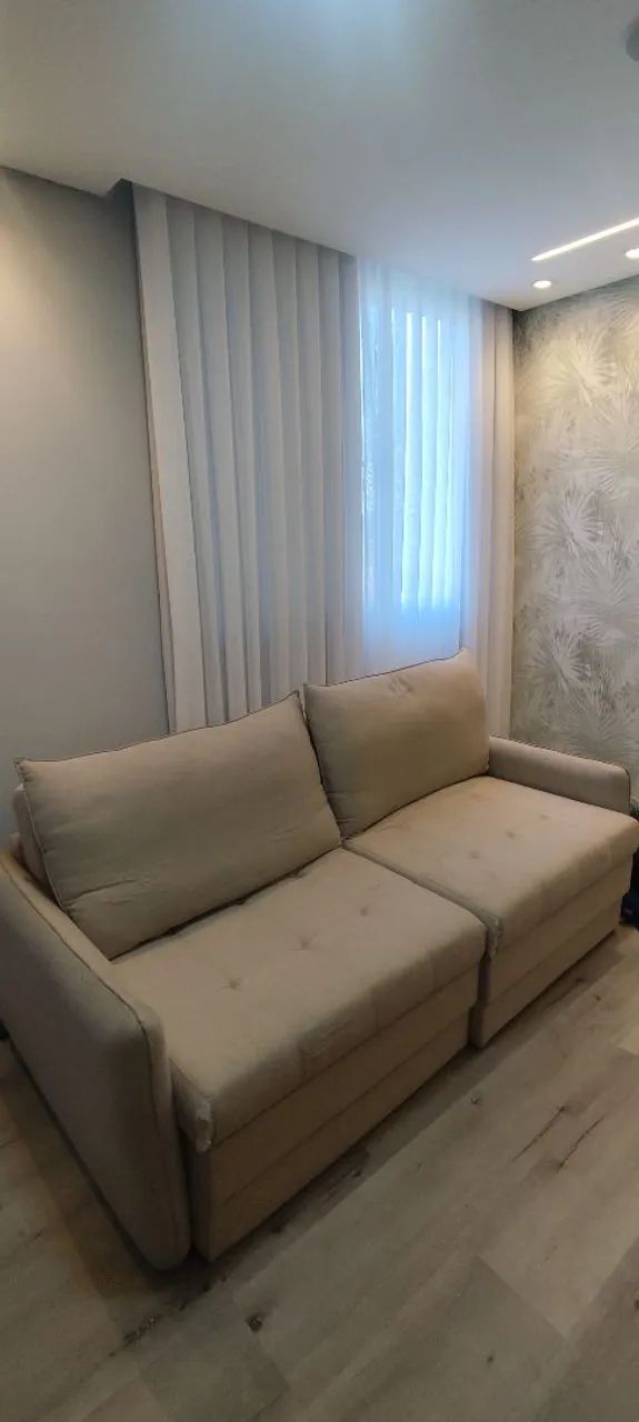 Sofá cama 2,10m. Está com pequenas avarias 