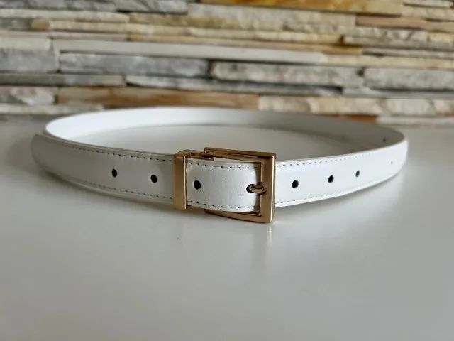 Cinto Feminino Branco com Fivela Dourada