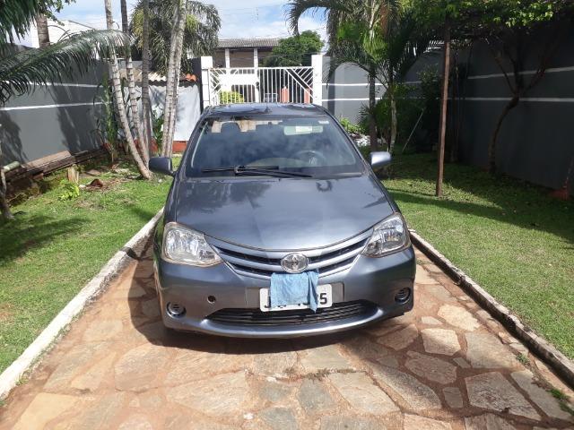 Vendo lindo etios sedã 1.5 muito novo, este carro está em excelente estado de conservação