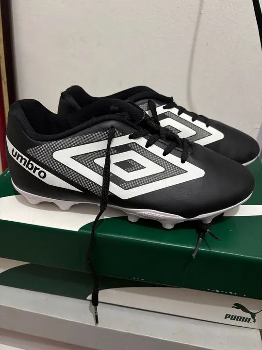 Chuteira Umbro - Tamanho 36 - Foto 2