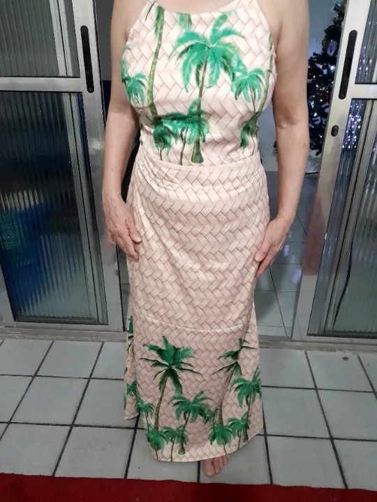 Vestido longo com estampa costas nua