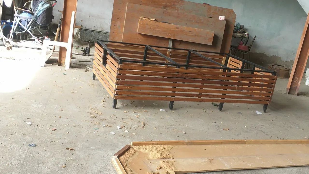 Carroceria de madeira e ferro