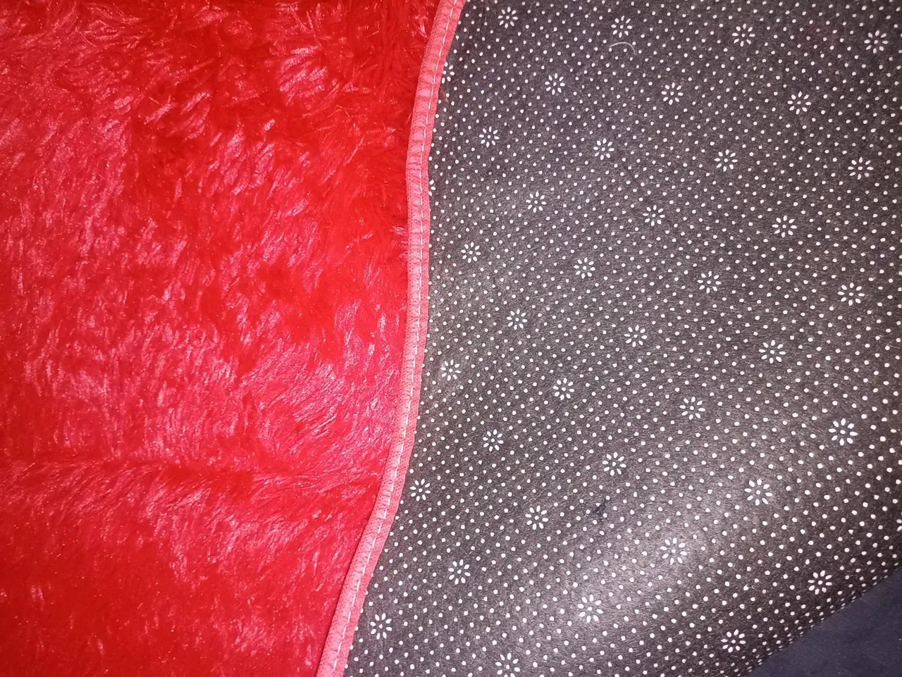Tapete felpudo vermelho para quarto  - Foto 2
