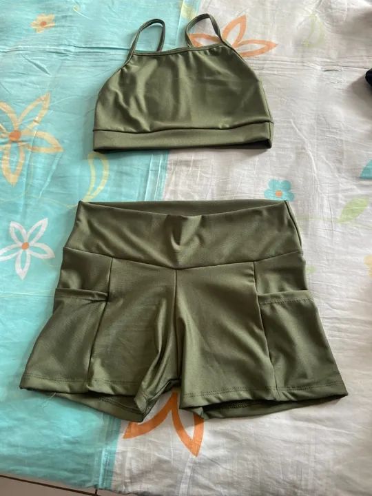 Conjunto de Roupas Feminino Verde Militar - Top e Saia