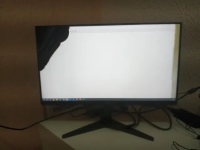 Monitor AOC 21,5 com entrada HDMI e VGA com tela tricada 