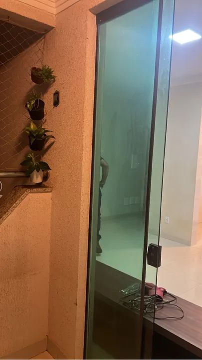 Porta de vidro temperado verde medindo 2,00mt x 2,50mt - Foto 3