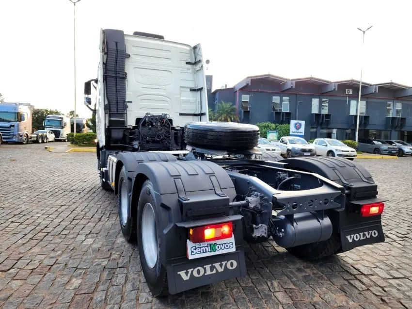 VOLVO FH540 6X4 GLOBETROTTER - ÚNICO DONO, CABINE TETO ALTO MANUTENÇÕES REALIZADAS NA C - Foto 3