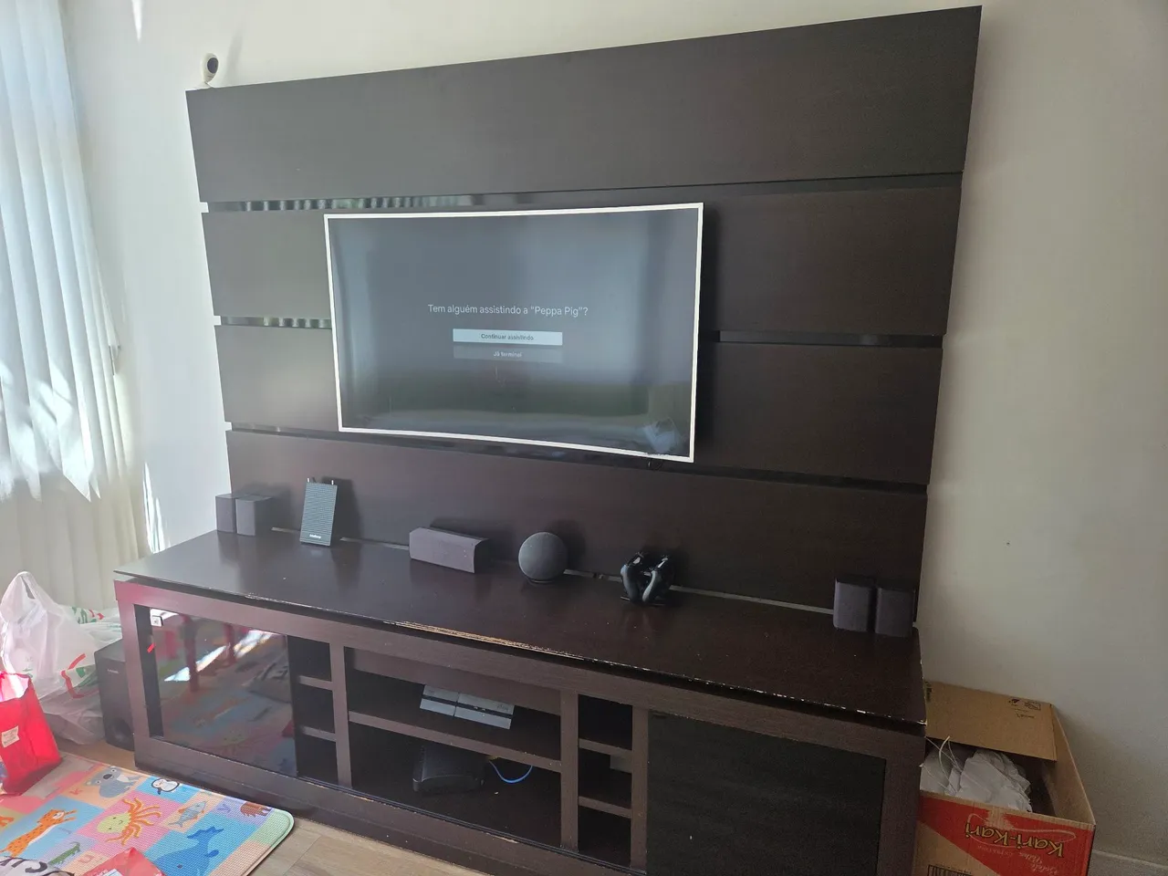Painel de TV com armário