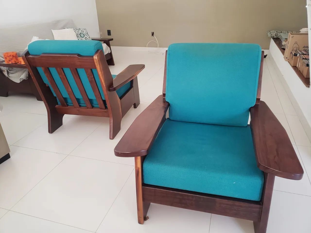 Poltrona de madeira Imbuia com design moderno - Foto 2