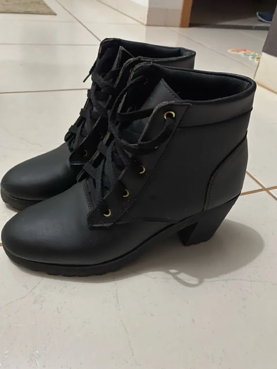 Bota Feminina Preta Salto Bloco