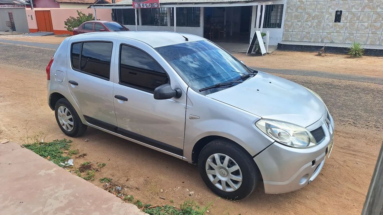 Renault Sandero 2010 1.0 - Econômico e Espaçoso!