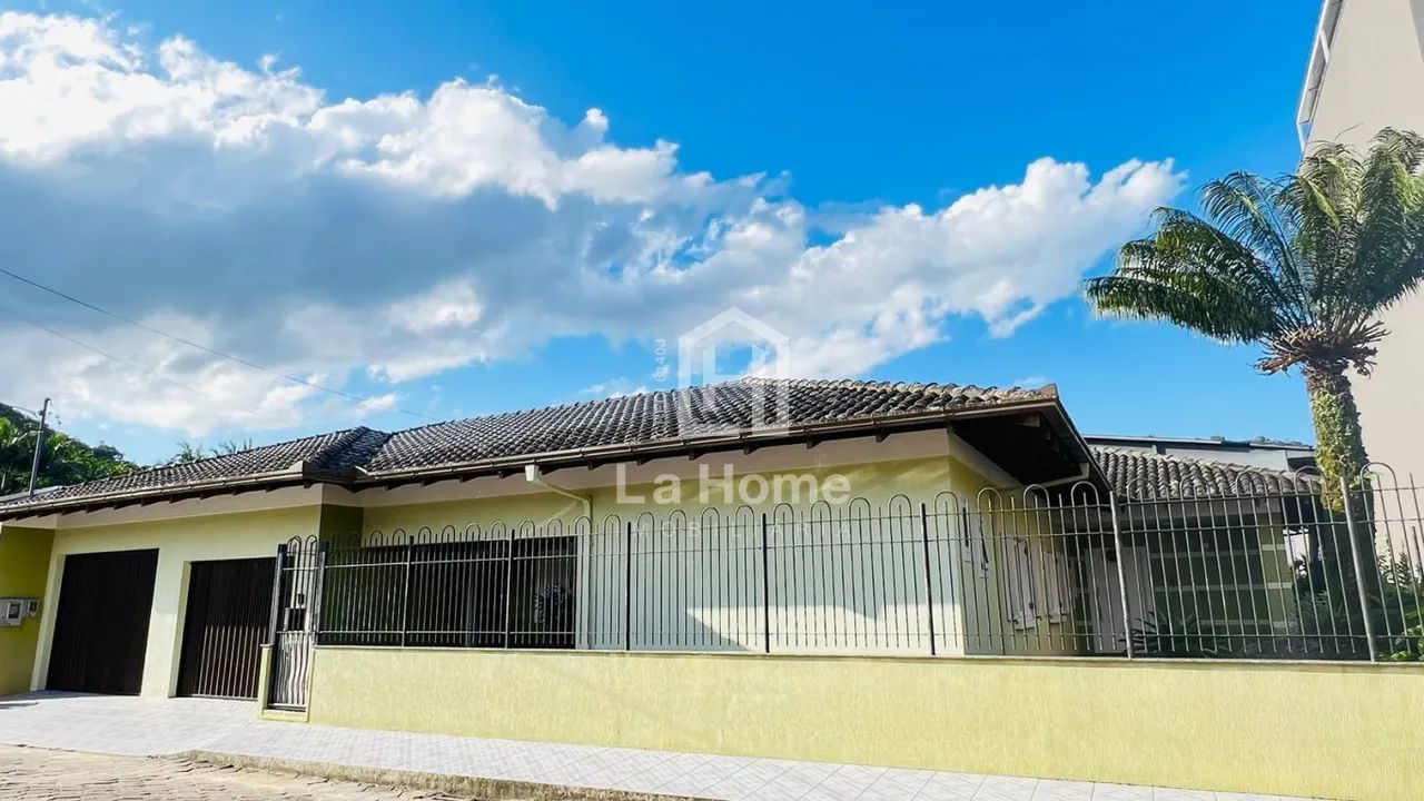 Casa com 03 quartos sendo 01 suíte Master a venda no bairro Belchior Alto - Gaspar