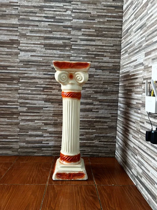 Plinto Decorativo em Estilo Romano