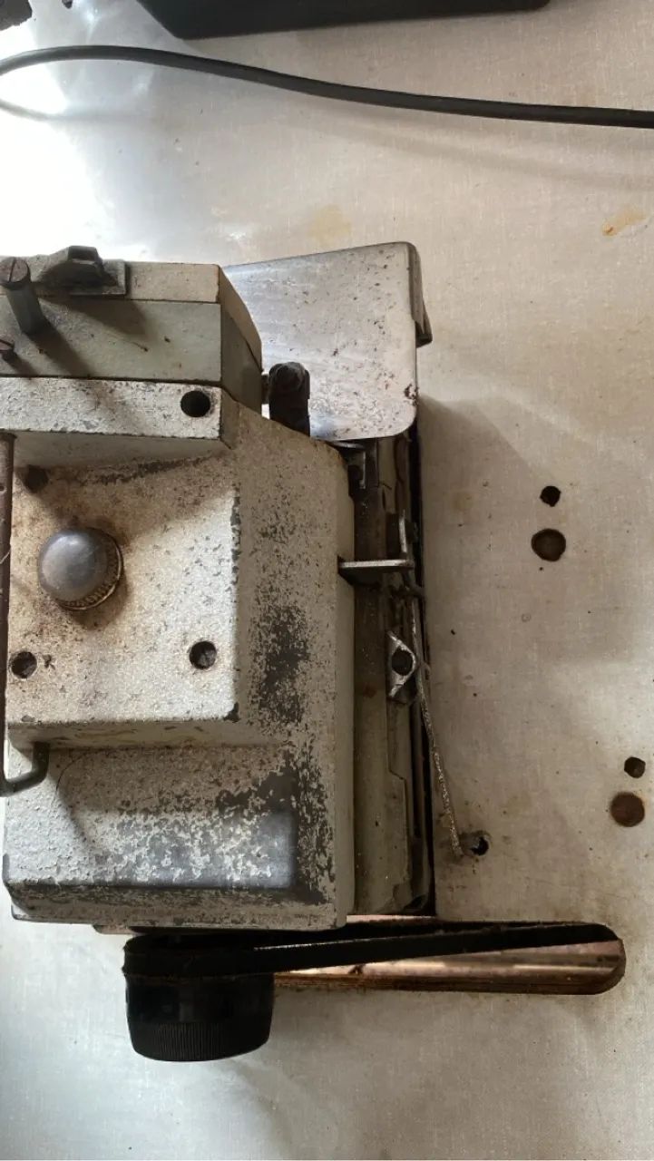 Máquina de costura industrial antiga - Foto 2