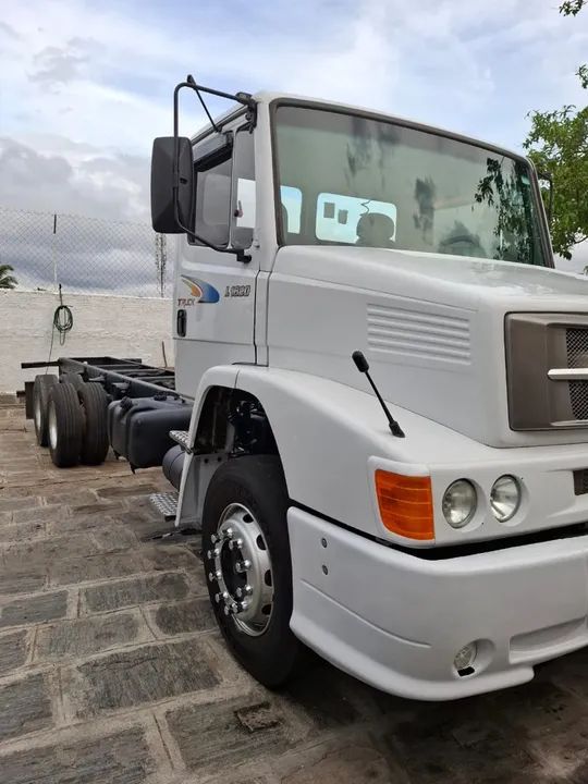 Caminhão Mercedes Benz 1620 - 2006 - Foto 3