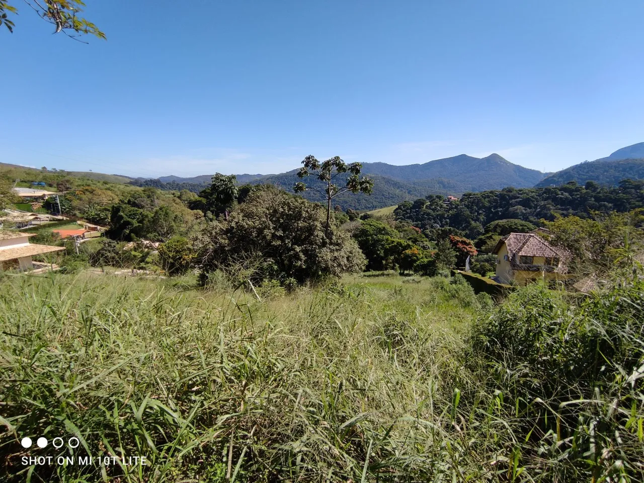 Lindo terreno em condomínio fechado em Itaipava Petrópolis RJ. (O único para venda)
