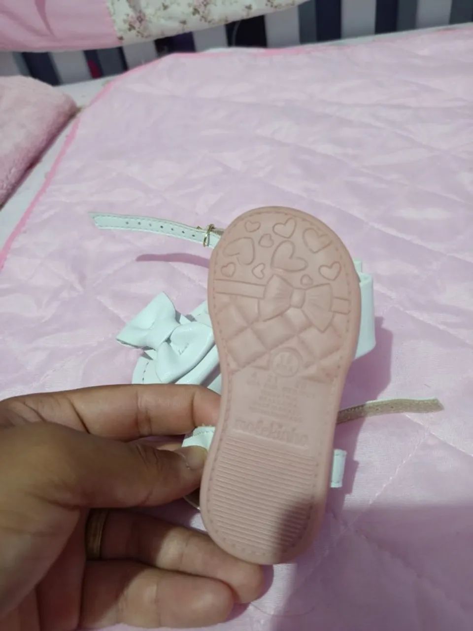 Vendo sandália, nunca usada, tamanho 19.  - Foto 3