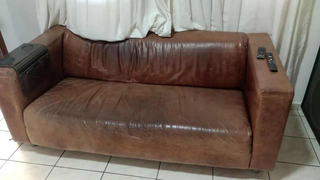 Sofá De Couro