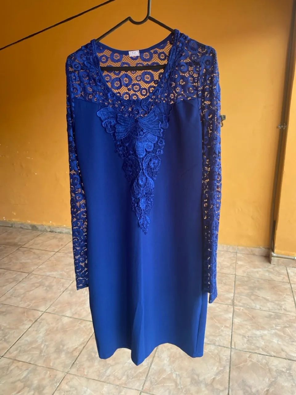 Vestido Azul com Detalhe em Renda - Foto 2