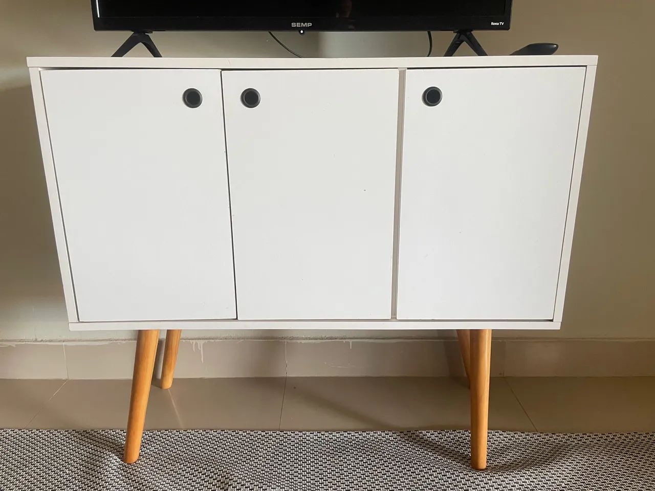 Armário 3 Portas Branco com Pés de Madeira