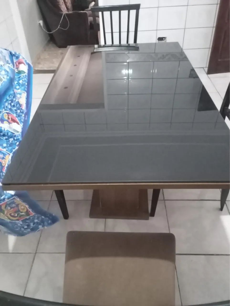 Mesa com tampo de vidro 