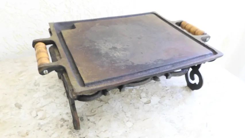 Antigo RECHAUD E CHAPA FERRO FUNDIDO- á alcool 
