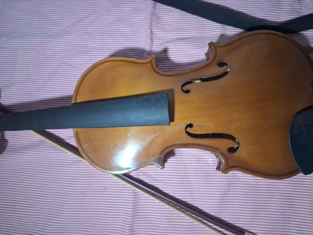violino usado sem cordas