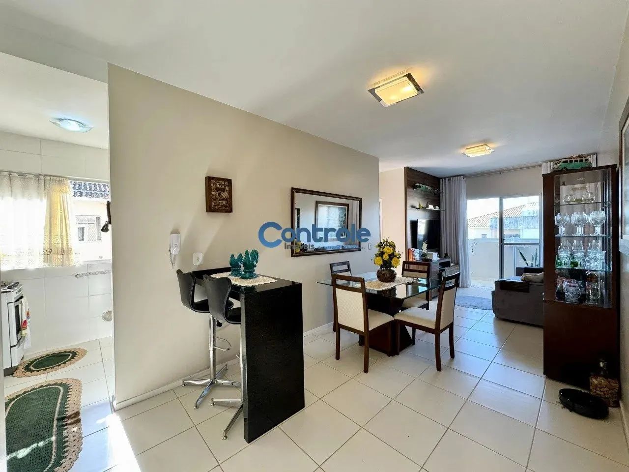 Apartamento com 02 dormitórios em Areais , São José