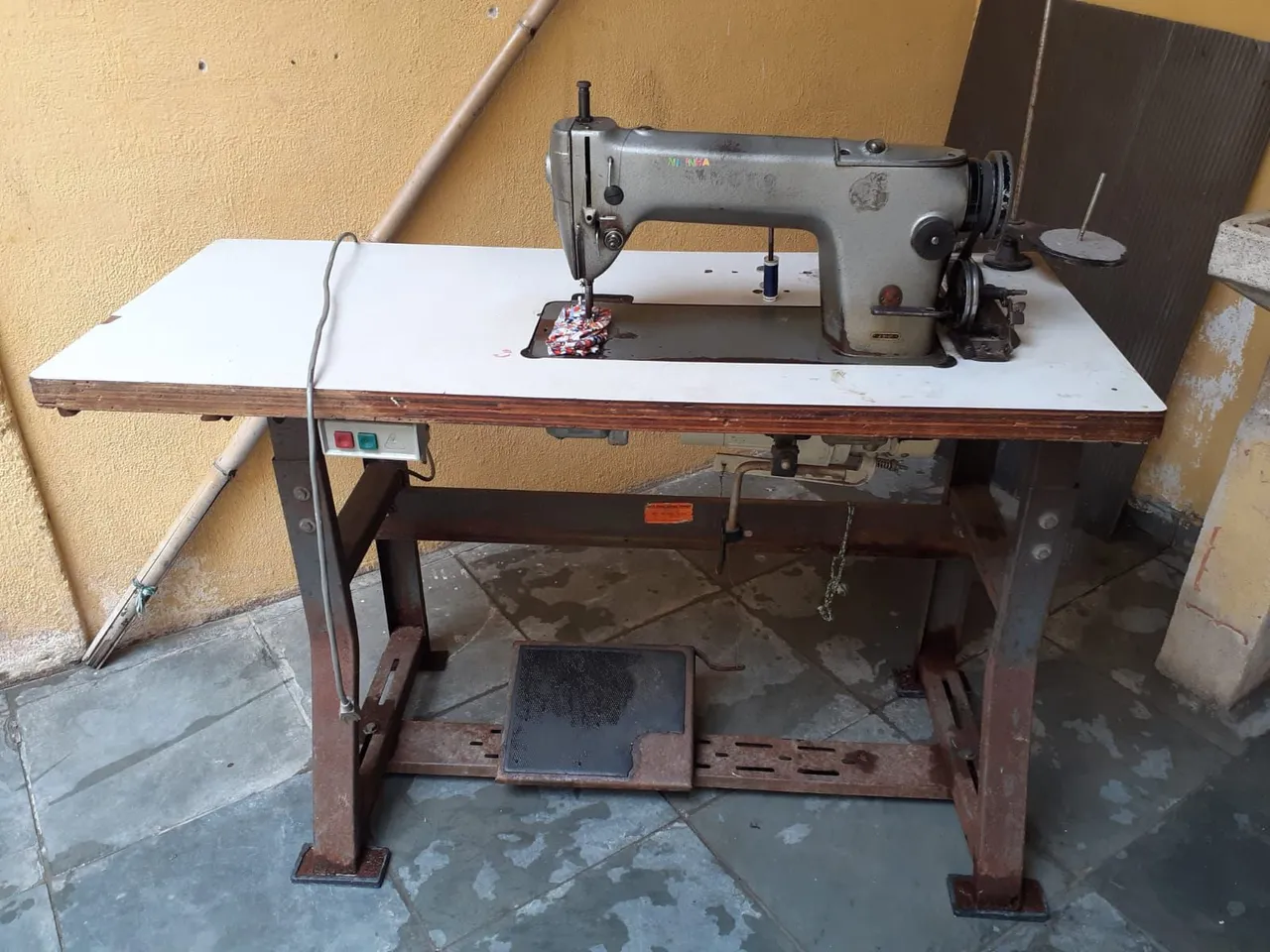 Máquina de Costura Industrial Completa