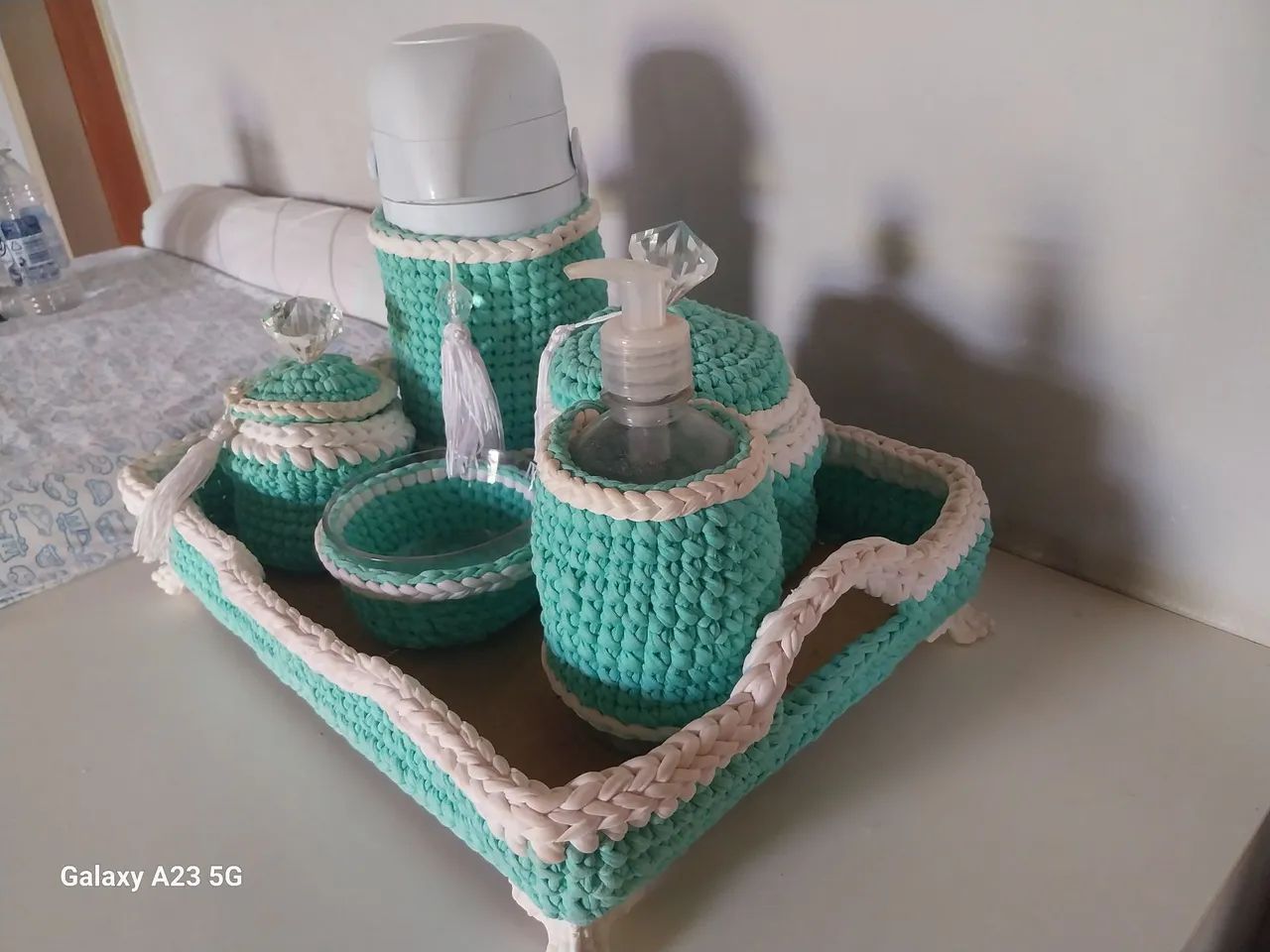 Kit higiene Bebê em croche 8 peças com garrafa térmica - Foto 2