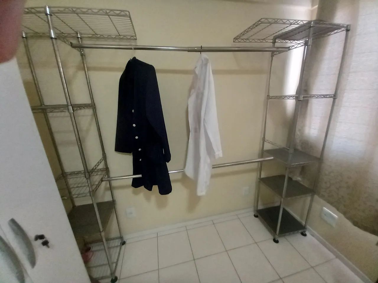 Armário Arara de Aço para Roupas com Prateleiras - Foto 2