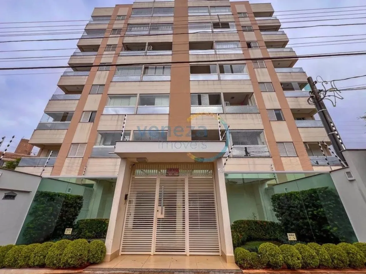 Apartamento com 3 quartos para alugar por R$ 2300.00, 85.40 m2 - ROVERI - LONDRINA/PR