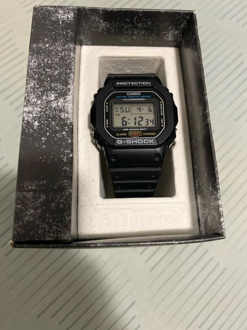 Relógio G-Shock DW-5600UE-1DR