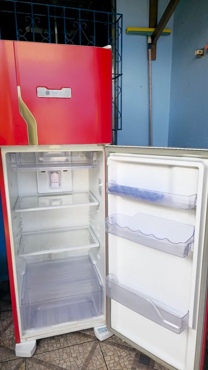 R$ 900 Geladeira Electrolux  - Foto 3