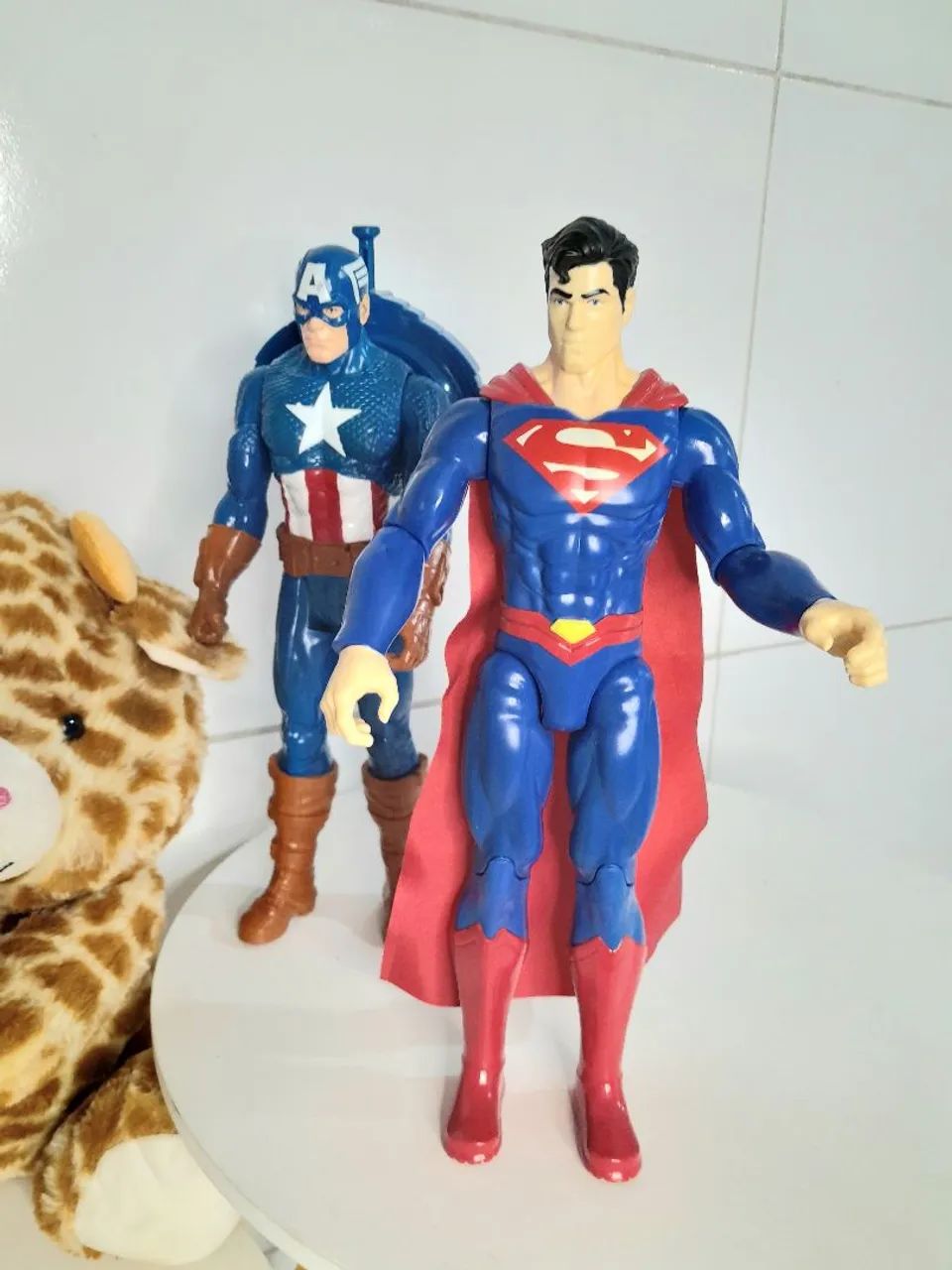 Bonecos de ação Superman e Capitão América - Foto 2