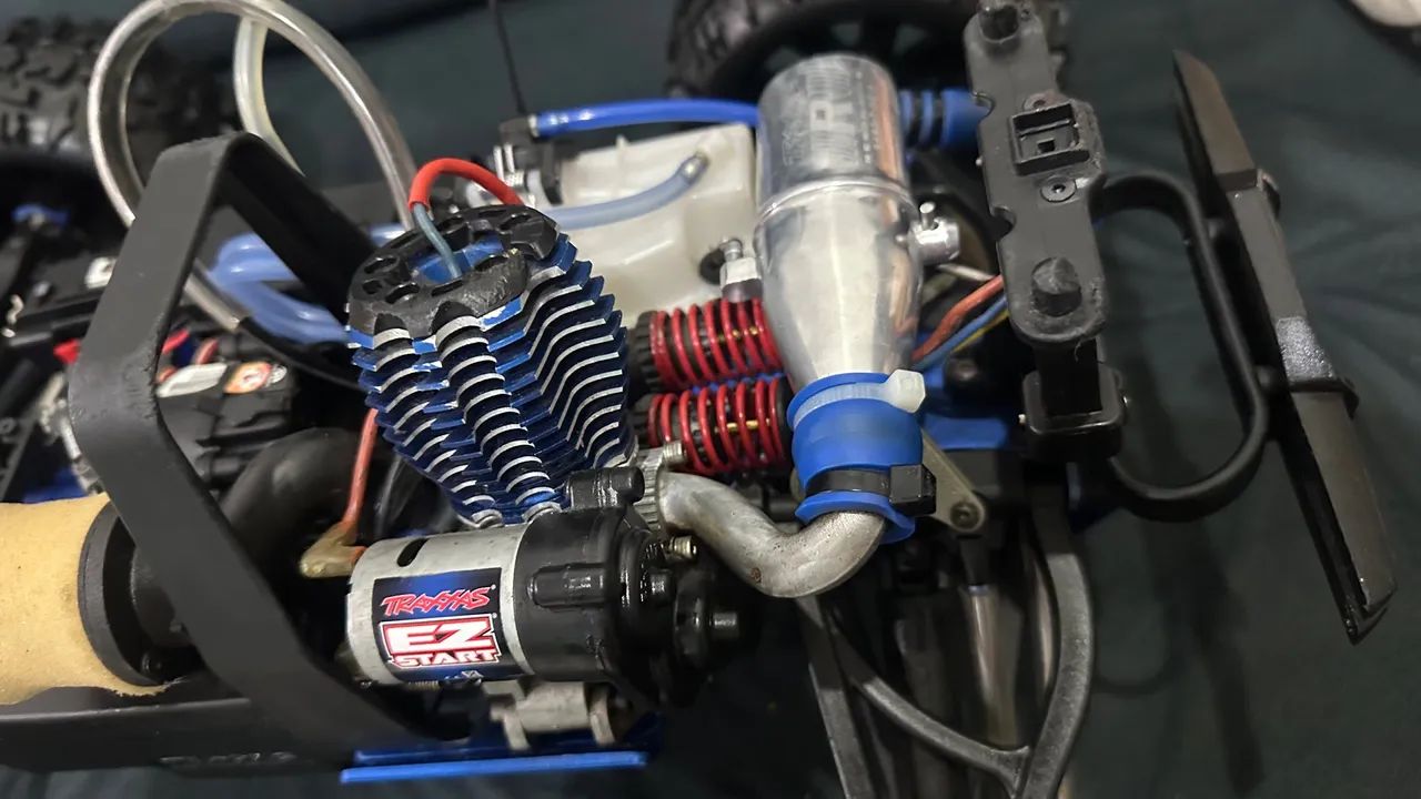 Carro RC Traxxas Revo 1/10  - Foto 4